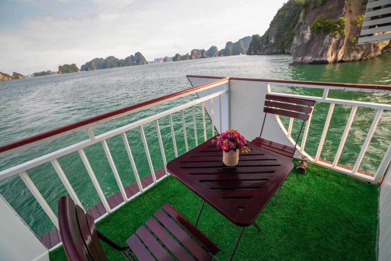 Charm Boutique Cruise Hotel Ha Long Exterior photo